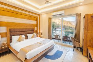 Stone Wood Hotel, Rishikesh
