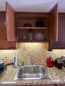 Cozy studio with FREE parking in Waikiki