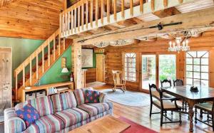 Cozy Cabin at the Highlands