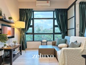 #7 Jesselton Quay City Pads City View by Zeluxo