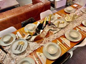 STUNNING TROPICAL OASIS free parking