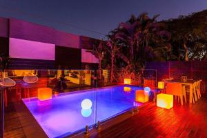 STUNNING TROPICAL OASIS free parking