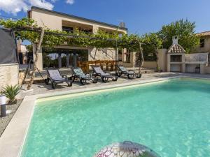 Poli Stare nuoni - 4hvězdičkové hotely ve městě Žminj