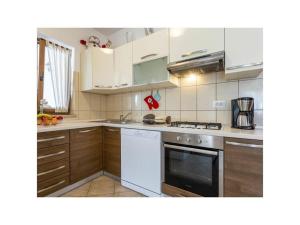 Villa van steen Mirela