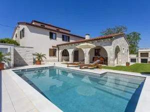 Casa Mia Comfortable holiday residence - Šajini