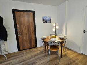 Appartements 4, 5 et 10 personnes renoves en centre-ville : photos des chambres