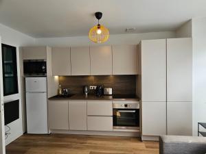 Appartements 4, 5 et 10 personnes renoves en centre-ville : photos des chambres
