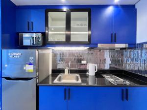 Deluxe Executive Corner Unit in Makati