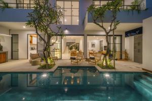 Puri Senang - Modern 4BR Pool Villa , Central Berawa , 6 min to Beach & Finns