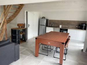 Maisons de vacances Chalet 6-8 personnes avec jeux et jaccuzi - Nahleo Chalet : photos des chambres