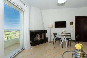 Steps from the sea modern apartment!