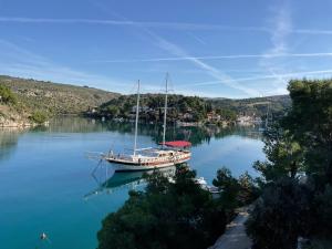 Villa Dupin Oceanfront with boat dock