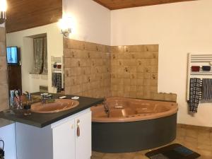 B&B / Chambres d'hotes L'Escapade de JOS , chambres et table d'hote : photos des chambres