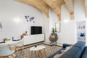 Modern Traditional Apartment with Maltese Internal Court Yard - Designed with Traditional Stone and Tiling