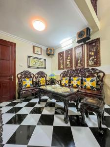 Happy Home - Nhà phố cổ