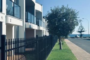 U2 at Moana Beach Esplanade - Exclusive 2 Bdrm Apt - WiFi - Spa - Pet Friendly