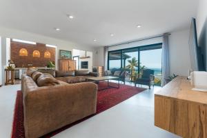 Dolphin Crescent Views