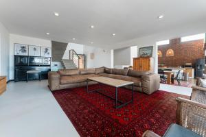 Dolphin Crescent Views