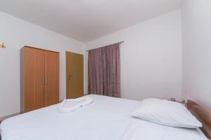 Apartments by the sea Podaca, Makarska - 4734