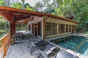 Restful Casa Quetzal Luxurious Rainforest Retreat - Quepos