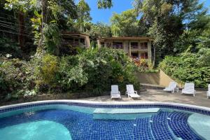 Cozy AC EcoCondo 4 with Pool Wildlife Visits