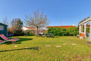 Maisons de vacances Douce escapade avec jardin a 800m de la plage : Maison de Vacances