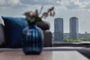 Charming Apartment with Parking in Katowice by Noclegi Renters