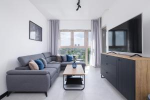 Charming Apartment with Parking in Katowice by Noclegi Renters