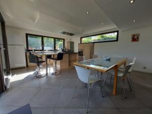 Appartements A 200 metres du lac d'Annecy, spacieux appartement 3 chambres avec terrasse et jardin : photos des chambres