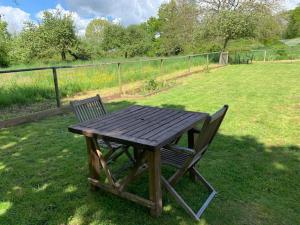 Maisons de vacances Charming 1-Bed Cottage in Ceauce : Maison de Vacances