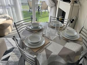 Seaview Caravan 2 Bedroom Sleeps 6 -WiFi -Smart Tv