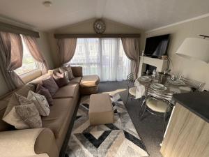 Seaview Caravan 2 Bedroom Sleeps 6 -WiFi -Smart Tv