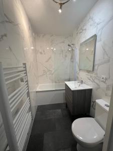 Appartements Guethary Kurlinka - appartement avec balcon - place de stationnement privee : photos des chambres
