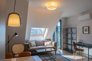 Paris A sunny 2- bedroom apartment with parking
