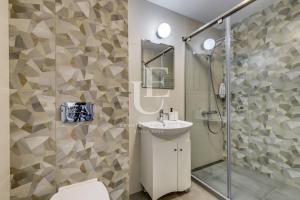 Paris A sunny 2- bedroom apartment with parking