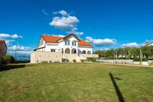 Ema's Olive Garden Apt 2 -private parking, 10 min drive from sandy beach - Rupalj