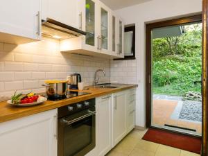 Apartment Residence Miralago - Utoring Apt- B12 by Interhome