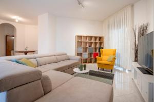GuestHost - Il Moro Apartment near Bari Palese Train Station!