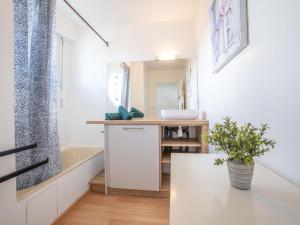 Appartements Apartment Bellevue-1 by Interhome : photos des chambres