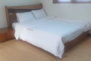 The Dream House with rooftop BBQ