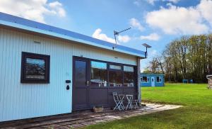 18 Bucklands Stylish Chalet, Bideford Bay, Starlink WiFi