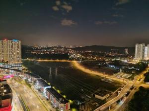 2-4pax NEW Stylish Lily Studio Revo Pavillion Bukit Jalil - 55 Smart TV, Nearby Stadium Bukit Jalil, Spacious Room