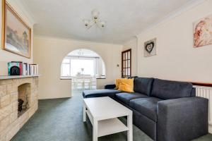 Kidlington 3 BR House with parking & large garden