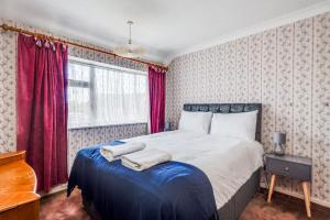 Kidlington 3 BR House with parking & large garden