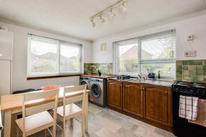 Kidlington 3 BR House with parking & large garden