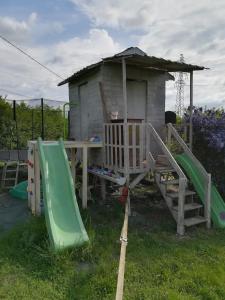 Maisons de vacances Notre nid d'amour - jacuzzi, piscine, billard, bar exterieur, terrain de boules : photos des chambres