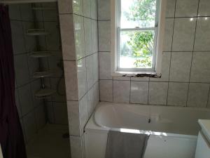 Maisons de vacances Notre nid d'amour - jacuzzi, piscine, billard, bar exterieur, terrain de boules : photos des chambres