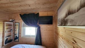 18 Bucklands - Cosy 5-Star Chalet - Starlink Wi-Fi - Coastal Woodland