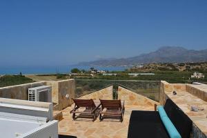 Premium Sea View House - Private Rooftop & 2 pools 200 m from the Beach Up to 6 Guests