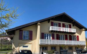 Appart dans maison familiale